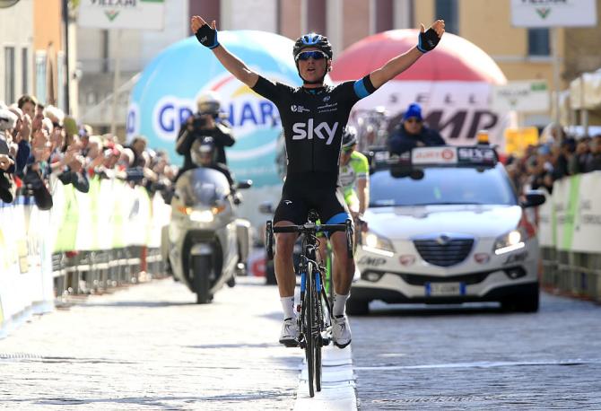 Kennaugh trionfa sul porfido del centro storico di Sogliano (foto Bettini)