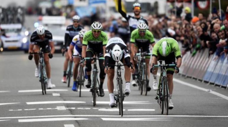 Boonen al decisivo sprint della Kuurne - Bruxelles - Kuurne 2014 (foto AFP)