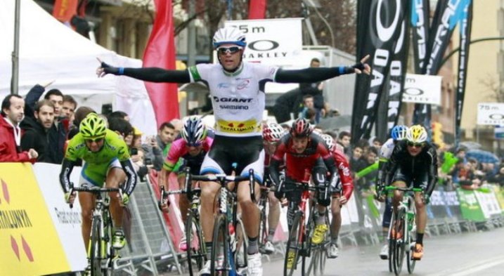 Il bis di Mezgec sulle strade catalane (foto EFE)