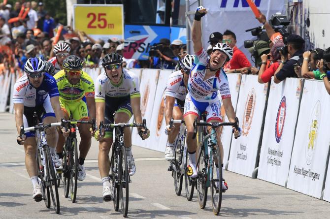 Van Hummel si impone in volata nella sesta tappa del Tour of Langkawi (foto Bettini)