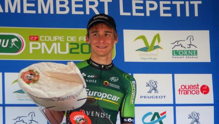 Coquard raggiante sul podio della Parigi - Camembert 2014 (foto Jean-François Quénet)