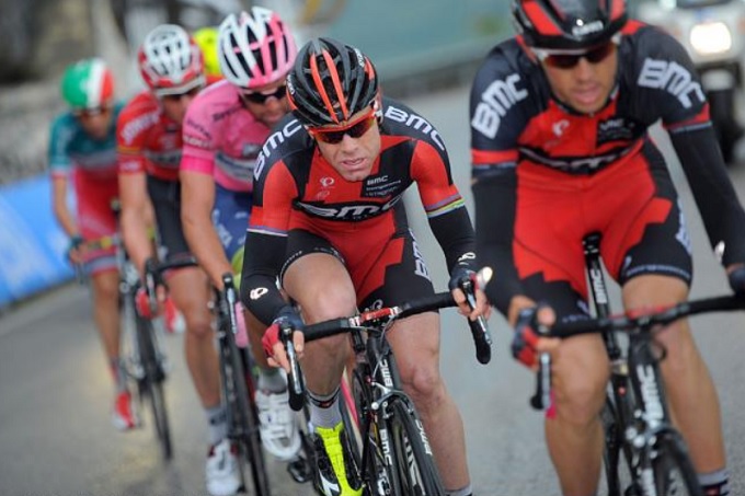 Steve Morabito guida il drappello di Cadel Evans e Michael Matthews lungo la salita di Montecassino (foto Tim de Waele)