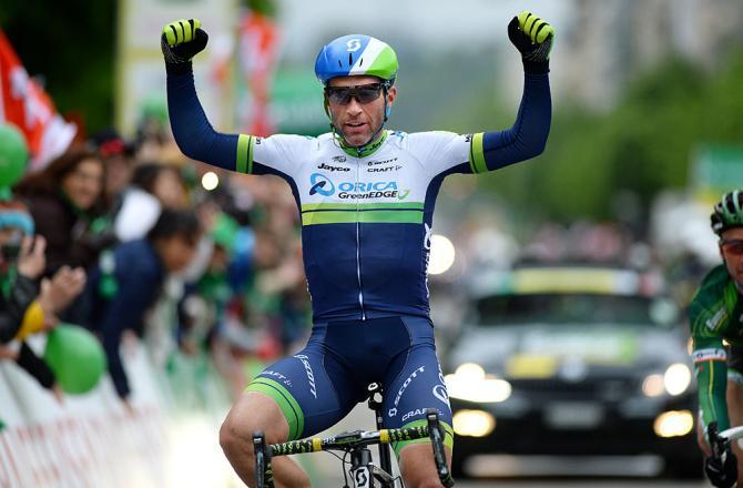 Unincnntenibile Albasini trionfa anche a Friburgo (foto Tim de Waele)