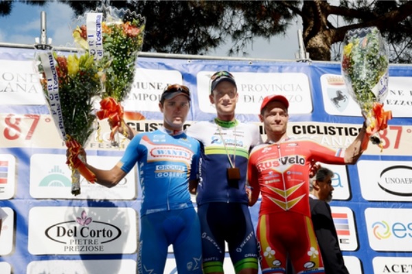 Il podio del Giro di Toscana 2014 (foto cscarezzo.it)