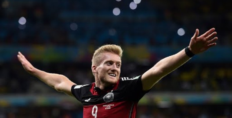 André Schürrle, il Kittel della nazionale di calcio tedesca, sembra dire Basta, non ce ne è più per nessuno