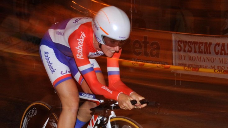 Annemiek Van Vleuten in azione nel cronoprologo di Caserta (foto Ianuale)