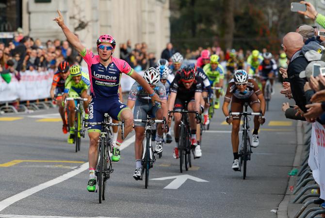 Bonifazio sprinta più veloce di tutti sul lungolago di Lugano (foto Bettini)