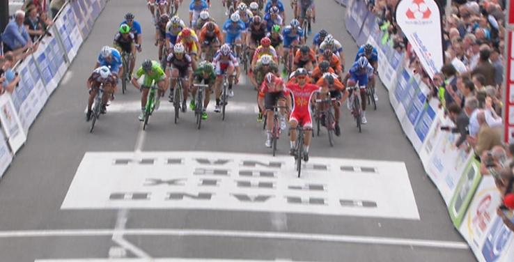 La volata di Bouhanni a Denain vista dallocchio della telecamera (video.eurosport.fr) 