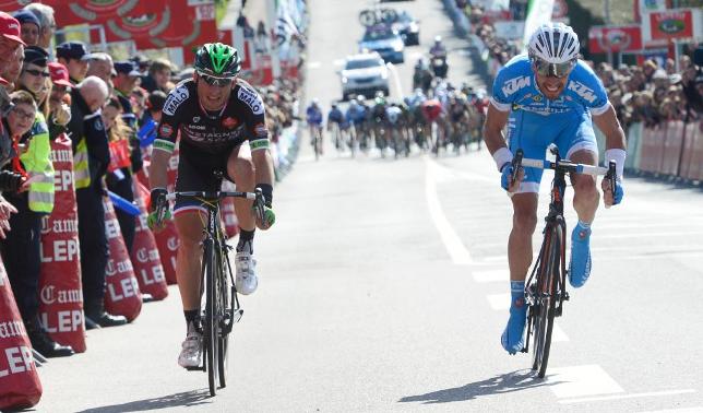 La volata vinta a sorpresa dal francese Loubet sul più quotato connazionale Fédrigo (foto Bruno Bade) 