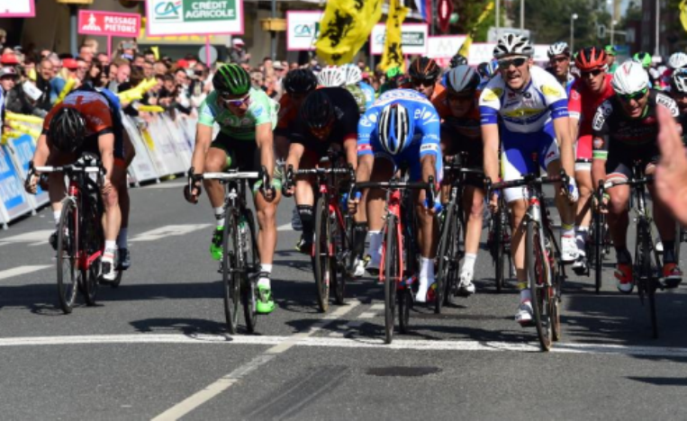 Il successo allo sprint del belga Theuns nella tappa conclusiva della Quattro Giorni di Dunkerque (foto Stephane Mortagne)