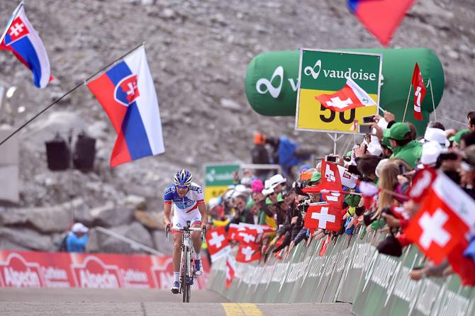 Pinot affronta a tutta gli ultimi metri del duro tappone austriaco del Tour de Suisse (foto Tim de Waele/TDWSport.com) 