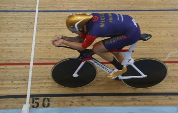 Istantanea di Wiggins durante il tentativo di record dellora (Getty Images Sport)