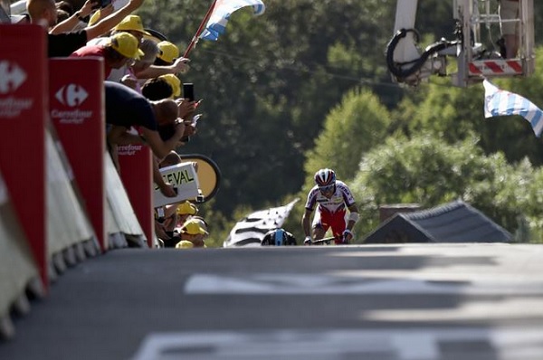 Purito Rodriguez si presenta per primo in cima al Mur de Huy (foto Getty Images Sport)