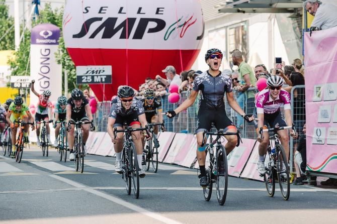 Barbara Guarischi vince la prima frazione in linea del Giro dItalia femminile (foto Sean Robinson/Velofocus)