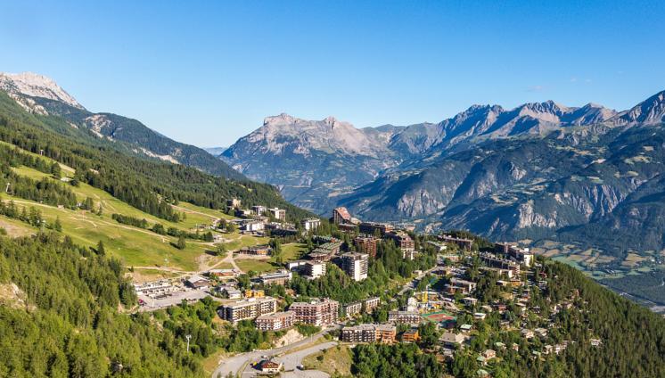 Panoramica della stazione di villeggiatura di Pra Loup (www.booking.com)