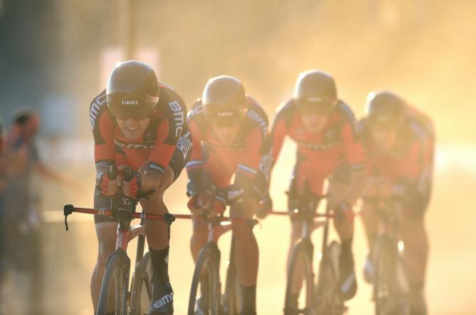 La BMC vince tra nuvole di sabbia e di polemiche la cronosquadre di benvenuto della Vuelta a España 2015 (foto Tim de Waele/TDWSport.com)