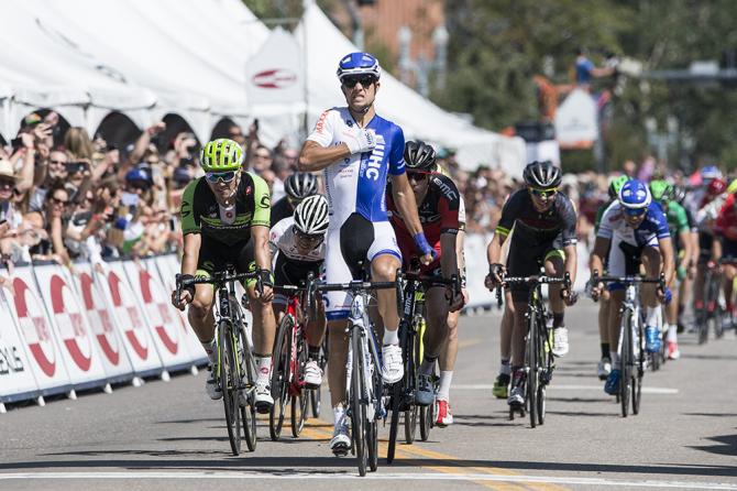 Sul traguardo di Aspen Reijnen concende il bis, dopo essersi imposto nella nota stazione invernale del Colorado anche nella scorsa edizione dellUSA Pro Challenge (foto Jonathan Devich/epicimages.us) 