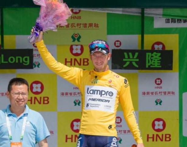 Il sole della Cina bacia il giallo della maglia di Sacha Modolo, splendido vincitore delledizione 2015 del Tour of Hainan (foto Jean Francois Quenet)