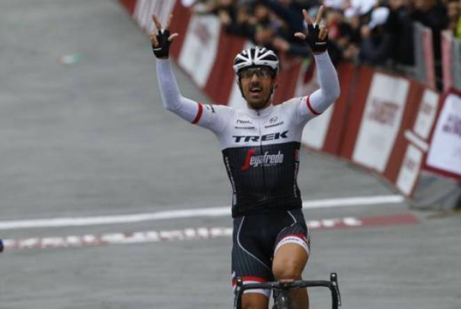 Cancellara vince nel segno del tre la decima edizione della Strade Bianche (foto Bettini)