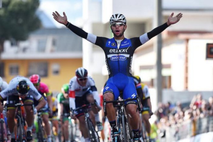 Strepitoso successo allo sprint del colombiano Gaviria nella tappa di Montalto di Castro della Tirreno-Adriatico (foto Tim de Waele/TDWSport.com)