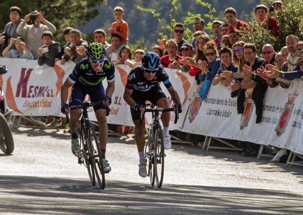 Ion Izagirre lancia lo sprint decisivo negli ultimi metri della rampa della de Nuestra Señora del Puy, traguardo del GP Miguel Indurain (foto EFE)