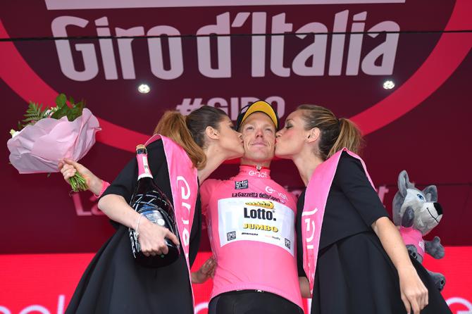 Steven Kruijswijk veste la seconda maglia rosa consecutiva (foto Tim De Waele/TDWSport.com)