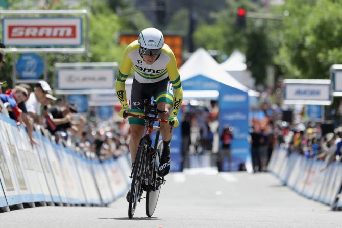 Rohan Dennis in azione subito dopo aver lasciato la rampa di lancio della crono di Folsom (Getty Images Sport)