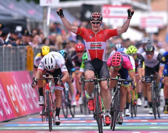 Continua la cavalcata teutonica sulle strade del Giro 2016: dopo la doppietta di Kittel, è il suo connazionale Greipel a cogliere il bis (foto Tim de Waele/TDWSport.com)