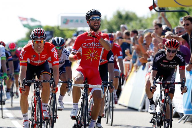 Nacer Bouhanni taglia il traguardo della prima tappa (foto Bettini)