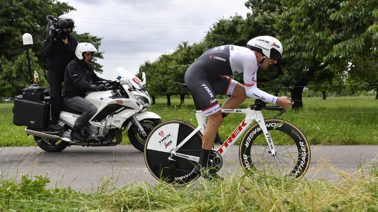 Cancellara lanciato verso la vittoria nel suo ultimo prologo in carriera (foto Keystone)