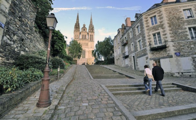 La cattedrale di San Maurizio ad Angers (www.angersloiretourisme.com)