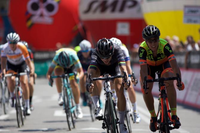 Giorgia Bronzini domina un volatone tutto italiano in quel di Legnano (foto Sean Robinson/Velofocus)