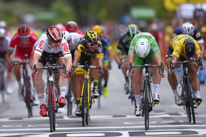 Cavendish fulmina Greipel sul traguardo di Angers, terza frazione del Tour de France 2016 (foto Tim de Waele/TDWSport.com)