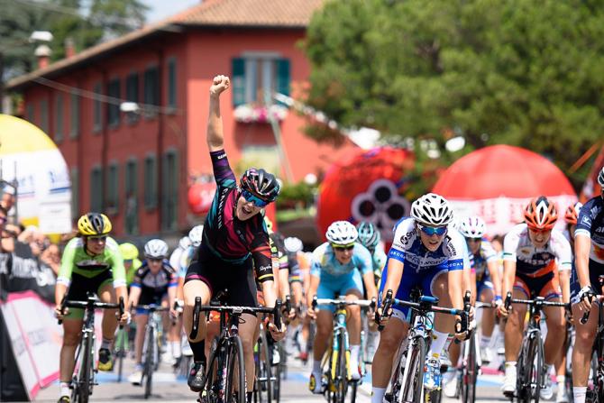 A Lovere secondo successivo consecutivo per le atlete australiane: ora tocca a Tiffany Cromwell (foto Sean Robinson/Velofocus)