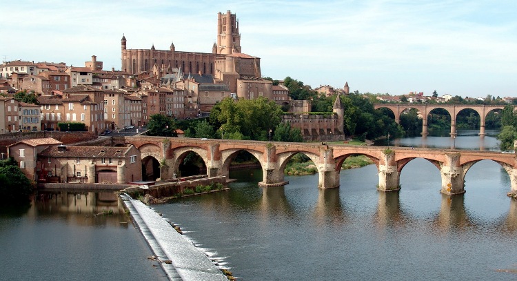 Vista sul centro di Montauban dal fiume Tarn (www.meditatoday.org)