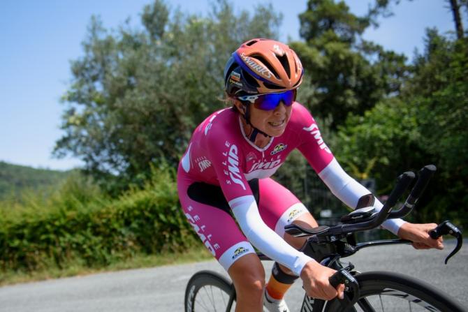 La statunitense Stevens ripresa in azione durante la crono di Varazze (foto Sean Robinson/Velofocus)