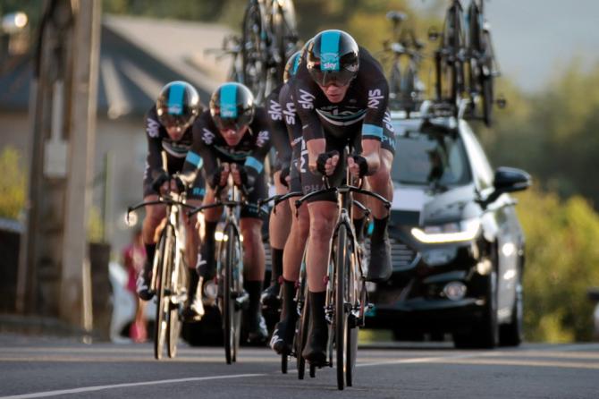 La Sky vola nella prima tappa della Vuelta 2016 e batte di una manciata di centesimi la Movistar (foto Bettini)