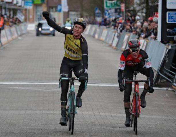 Jos van Emden si impone nella Dwars Door West-Vlaanderen, corsa intitolata allex campione belga Johan Museeuw  (foto Bettini)