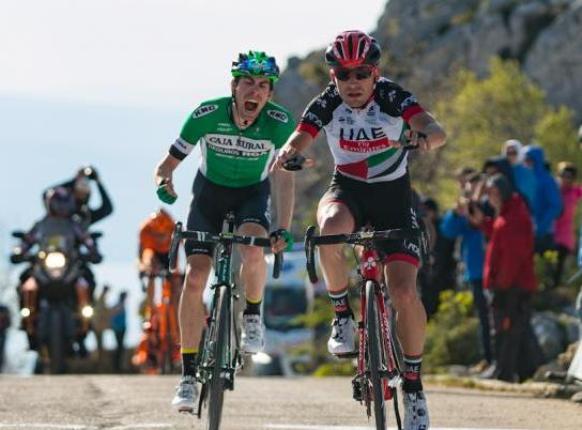 Il croato Durasek precede lo spagnolo Roson Garcia sul traguardo disegnato sulle pendici del Biokovo, seconda montagna per altezza della Croazia (foto Bettini)