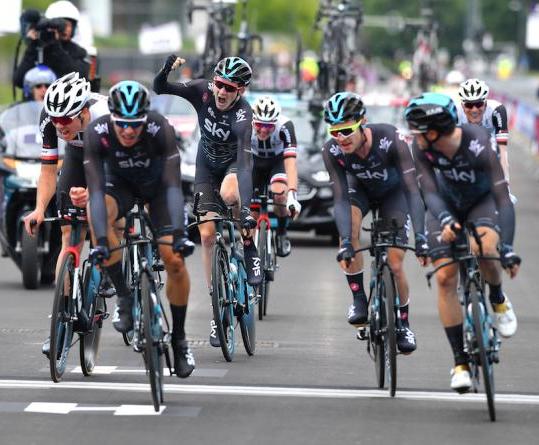 Volata di squadra per la Sky al termine della prova conclusiva della prima edizione delle Hammer Series (foto Tim de Waele/TDWSport.com)