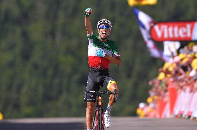 Fabio Aru emula lex compagno di squadra Nibali, vincente sul traguardo della Planche des Belles Filles nel 2014 (Tim de Waele/TDWSport.com)