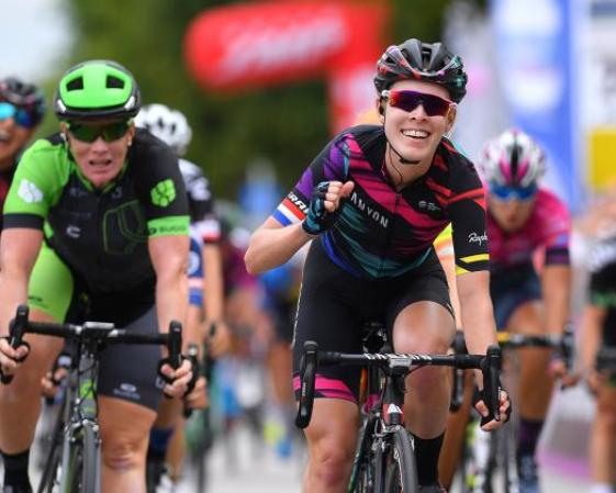 La Barnes vince alla sprint la prima delle due tappe venete della 28a edizione del Giro dItalia riservato al gentil sesso (Tim de Waele/TDWSport.com)