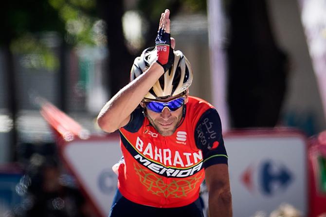 Lesultanza di Vincenzo Nibali sul traguardo di Andorra (foto Getty Images)