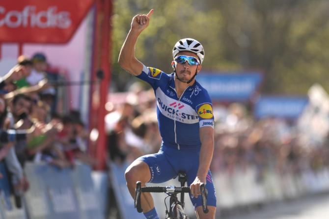 Il francese Alaphilippe si impone sul primo traguardo del rinnovato Giro dei Paesi Baschi (foto Tim de Waele/TDWSport.com)