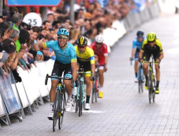 Fraile si impone davanti allo sloveno Roglič che, di fatto, alla penultima tappa del Giro dei Paesi Baschi blinda il suo primato in classifica generale (foto Tim de Waele/TDWSport.com)