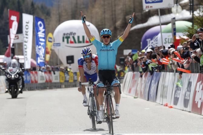 È ancora un corridore in maglia Astana ad imporsi al Tour of the Alps: dopo il successo di Pello Bilbao a Folgaria, è il turno di Miguel Ángel López, primo in vetta allardua ascesa dellAlpe di Pampeago (foto Bettini)