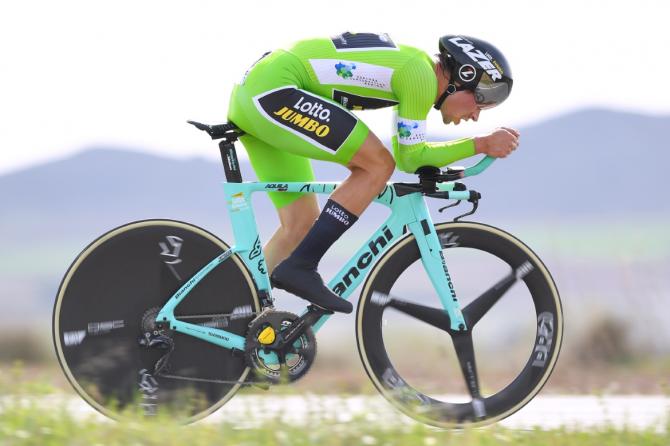 Roglič vola come una scheggia sulle filanti strade della cronometro individuale del Giro dei Paesi Baschi (foto Tim de Waele/TDWSport.com)