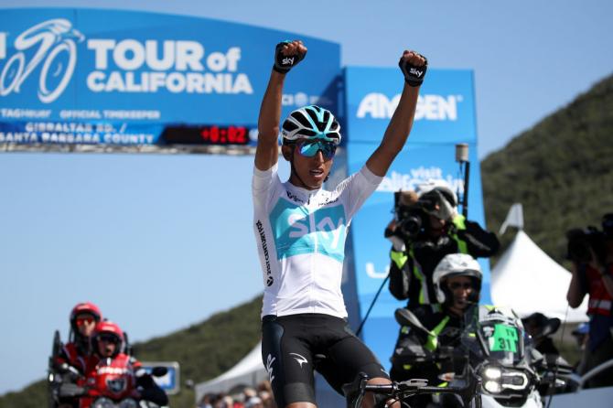 Il colombiano Bernal taglia a braccia levate il traguardo della Gibriltar Road (Getty Images)