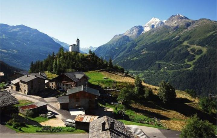 Uno scorcio di Le Châtelard, frazione di Montvalezan, il comune nel quale si trova anche la stazione sciistica de La Rosière (www.lofficiel.net)