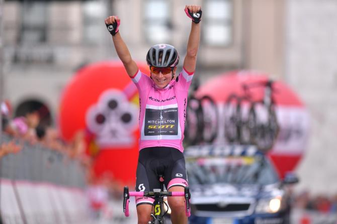 Annemiek Van Vleuten aggiunge una ciliegina alla torta rosa della vittoria al Giro (foto Tim de Waele/TDWSport.com)